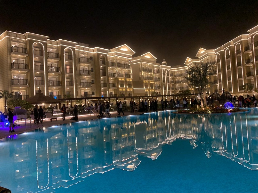 Resortz buildings at night in Arjan